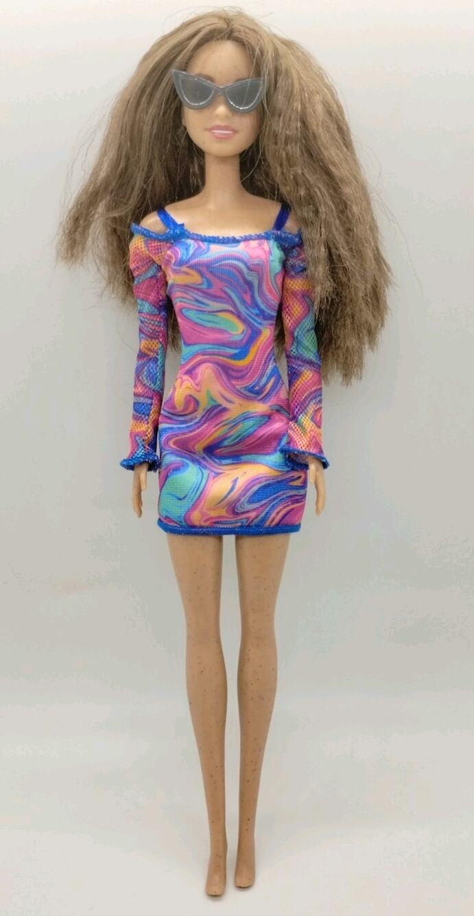 Barbie Fashionistas Doll with Crimped Hair and Freckles w/Dress and Sunglasses